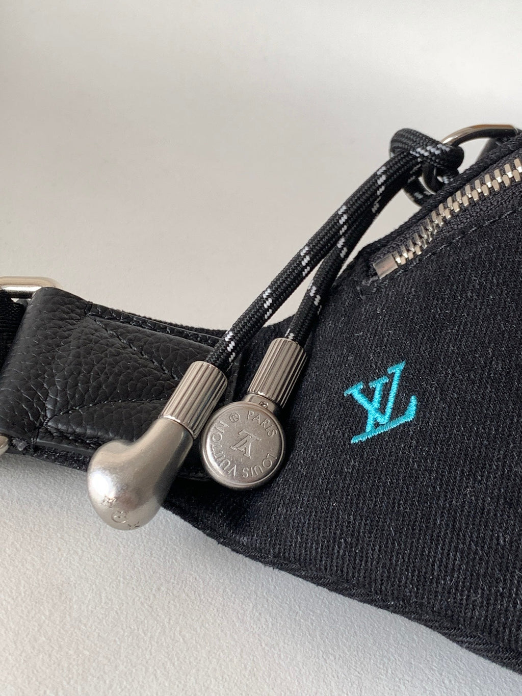 LV 25S DYNAMIC DENIM EMBROIDERED BUMBAG 37 IN BLACK CANVAS