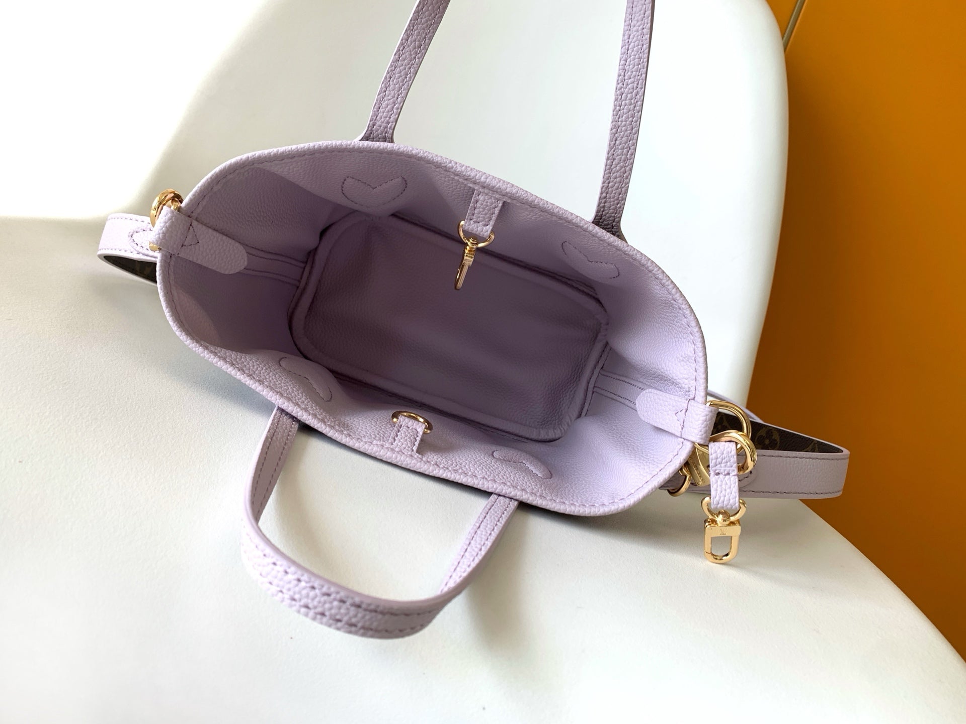LV 25S NEVERFULL BANDOULIÈRE INSIDE OUT BB 31 IN LIGHT PURPLE AND BROWN CALFSKIN
