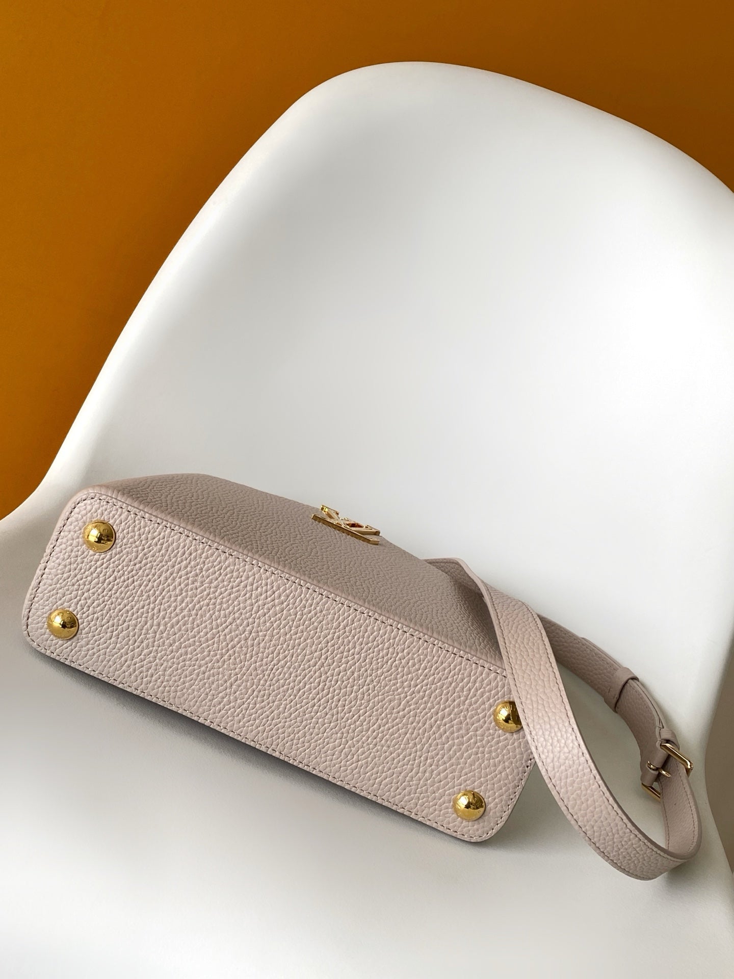 LV 26S CAPUCINES BAG 27 IN GRAYISH BEIGE TAURILLON CALFSKIN WITH GOLD HARDWARE
