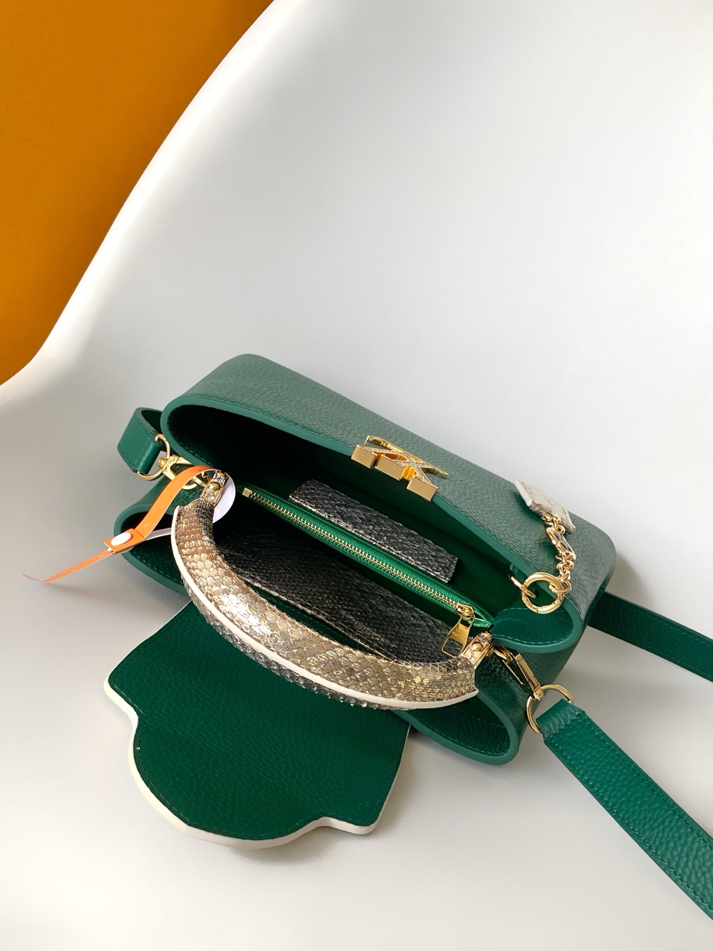 LV 26S CAPUCINES BAG 27 IN DARK GREEN TAURILLON CALFSKIN