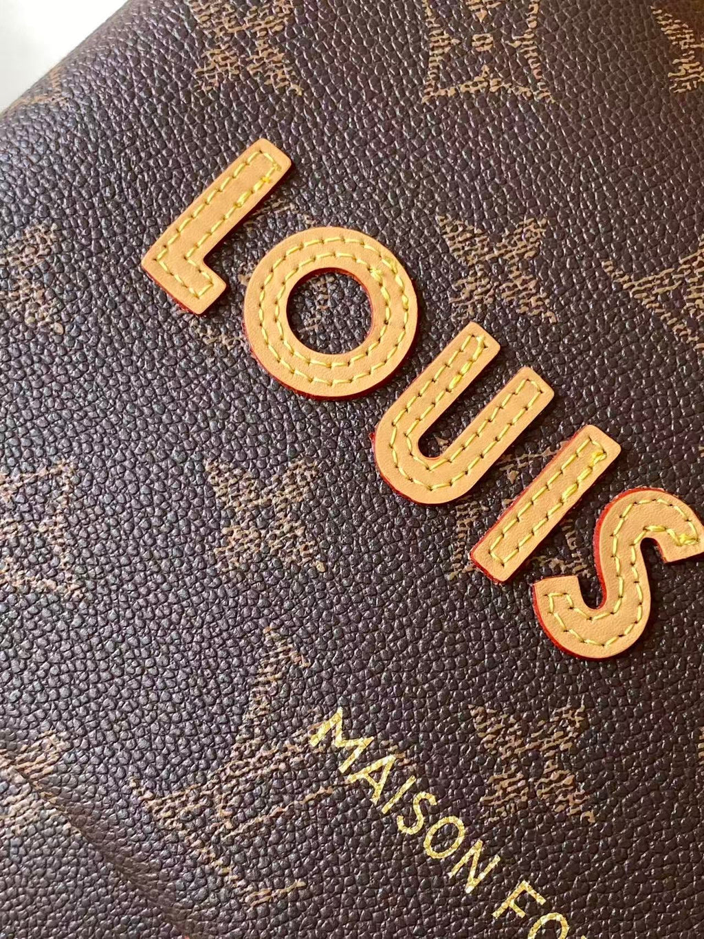 LV 26S TAKE OUT MESSENGER 32 IN BROWN CALFSKIN