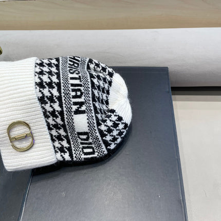 KNITTED BEANIE HAT IN WHITE MIX BLACK CASHMERE WOOL 422479