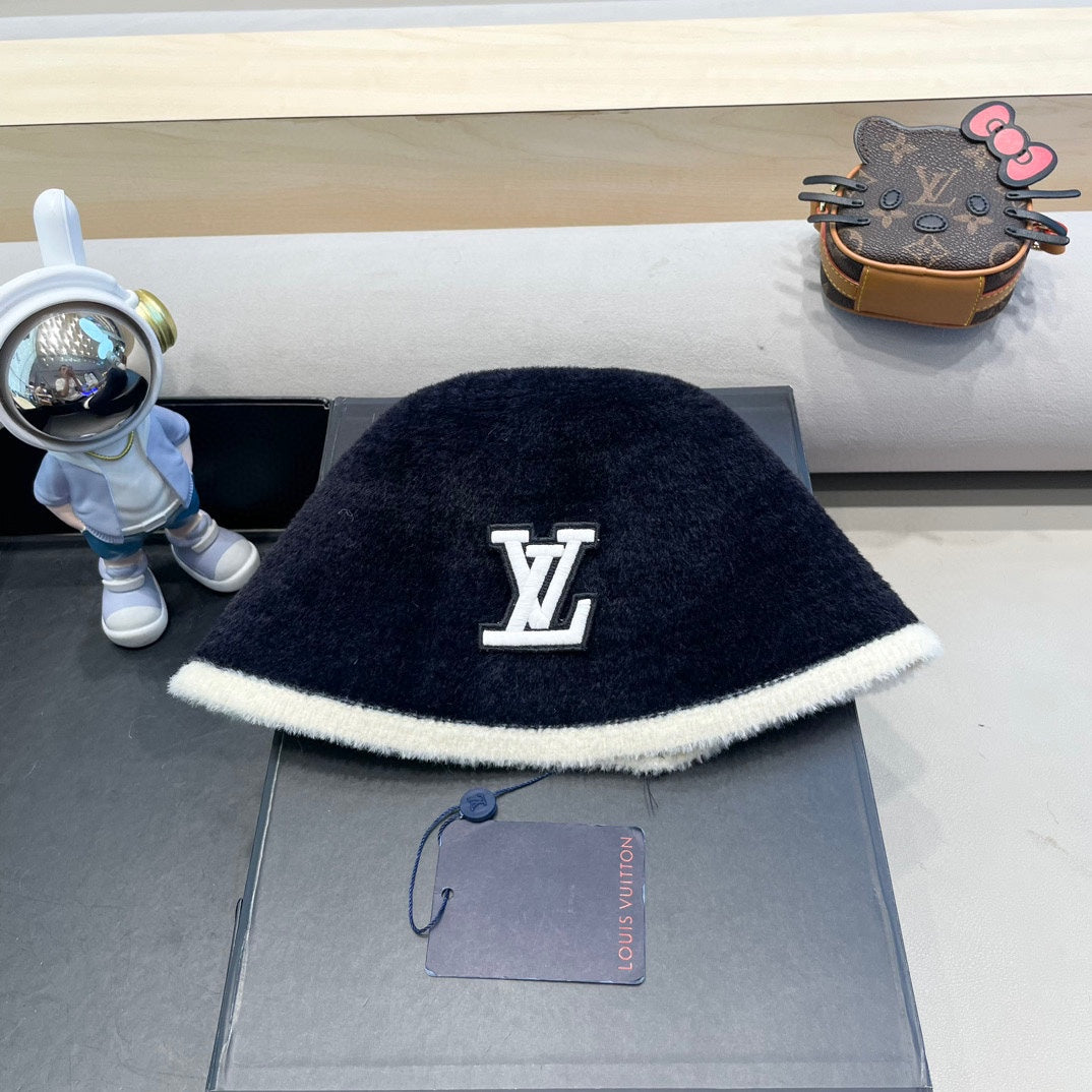 BUCKET HAT IN NAVY BLUE MIX WHITE LAMB FUR 431378
