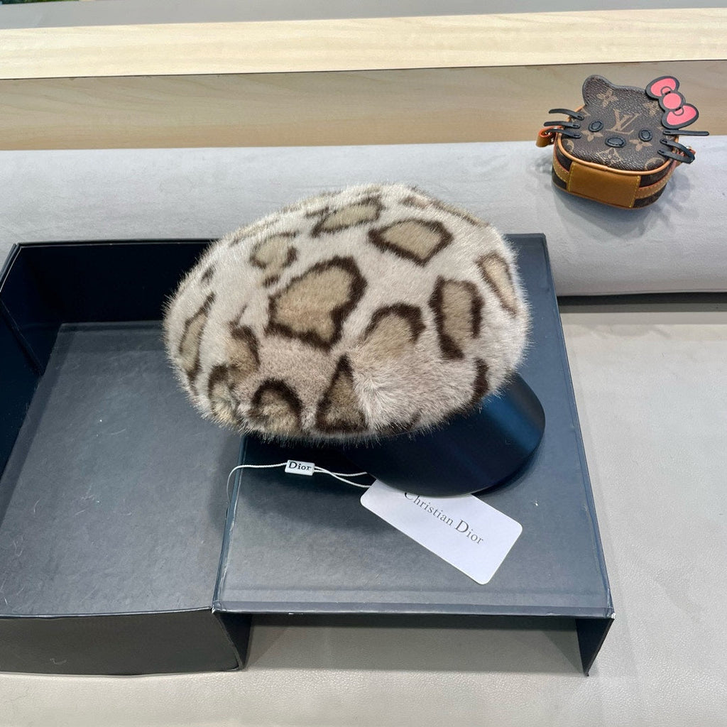 BAKER BOY HAT IN LIGHT BEIGE MINK FUR 438089