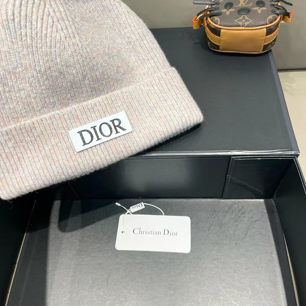 KNITTED BEANIE HAT IN LIGHT BEIGE WOOL AND RABBIT FUR 439679