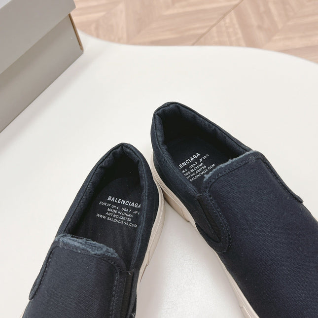 SLIP-ON SNEAKERS GRAFFITI IN BLACK CANVAS
