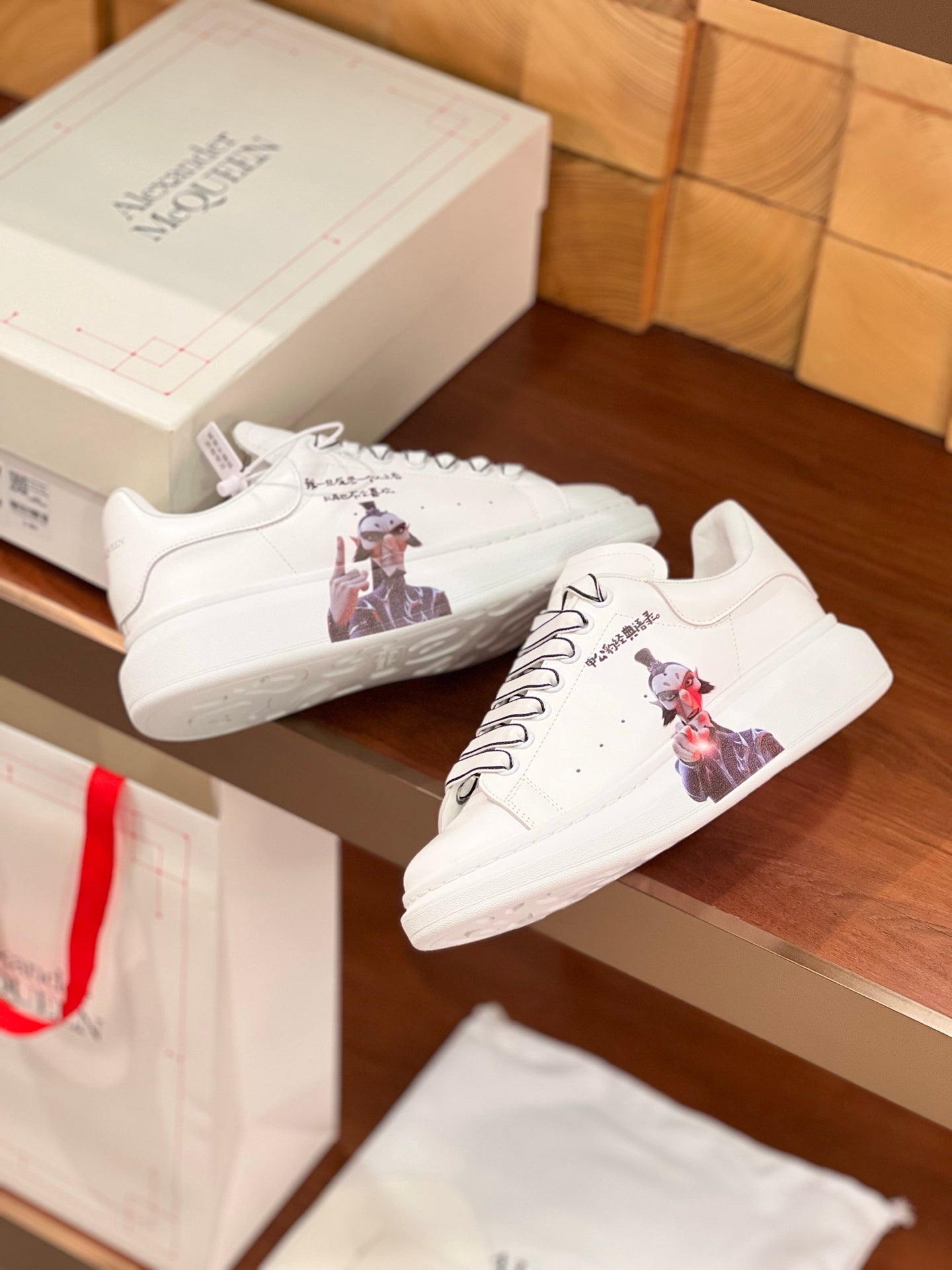 OVERSIZED SNEAKERS IN WHITE CALFSKIN CARTOON FIGURE BLACK TRIM LACES