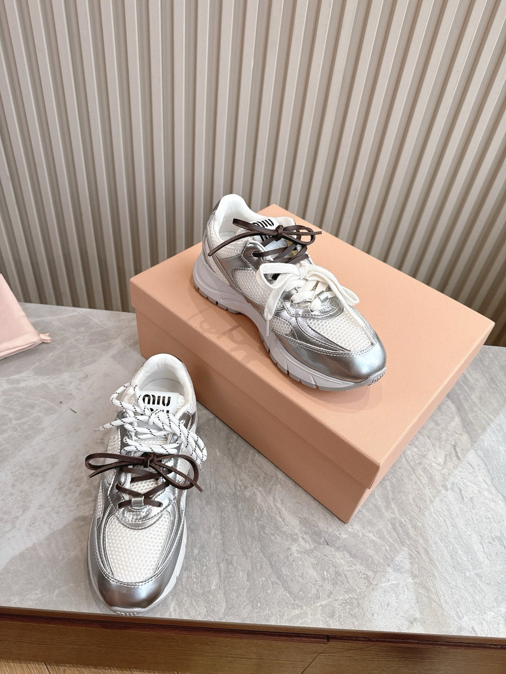 MM SNEAKERS IN WHITE AND SILVER MESH MIX CALFSKIN