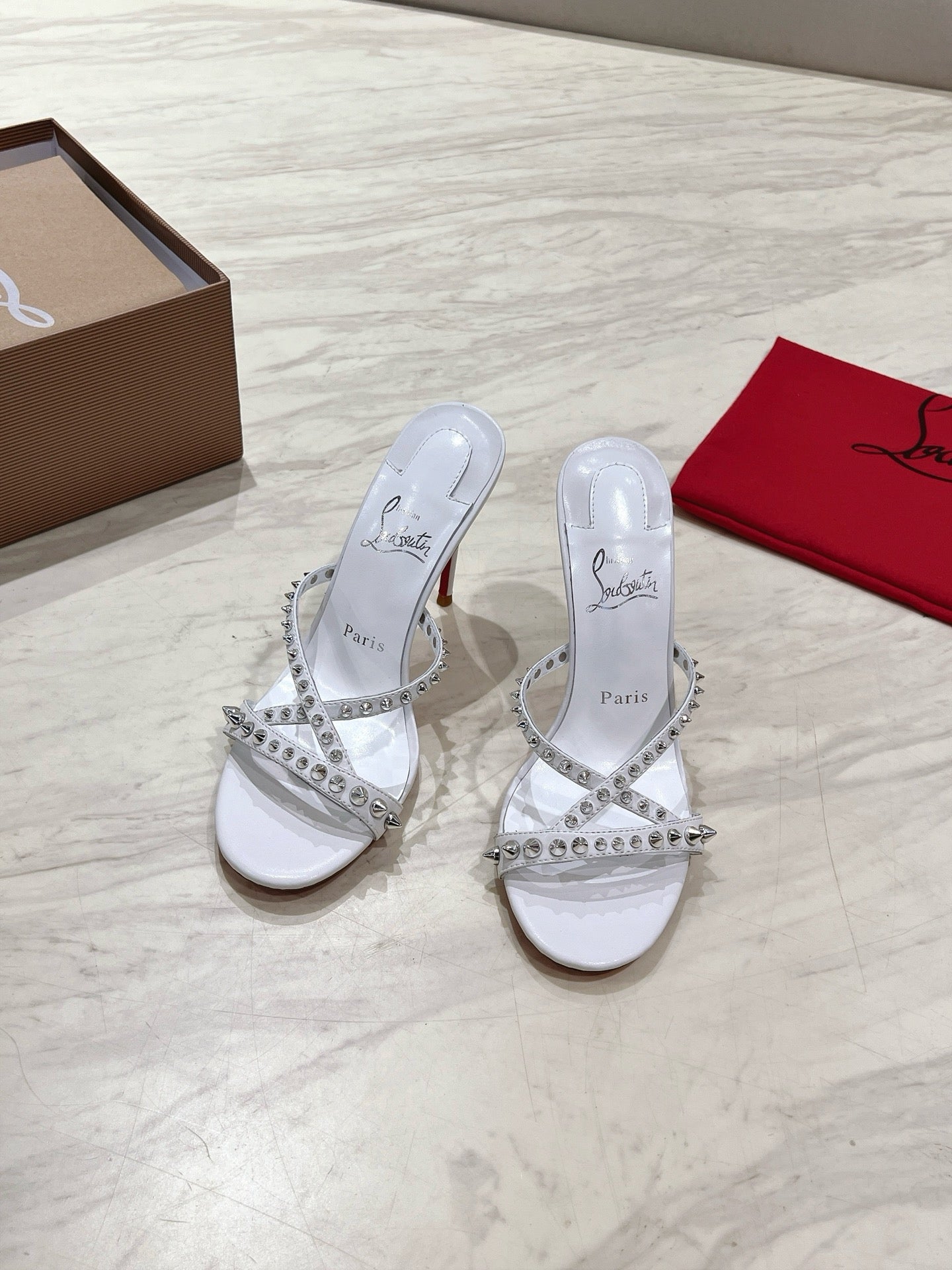 CRYSTAL GLITTER CRISS-CROSS STRAP SANDALS IN WHITE CALFSKIN