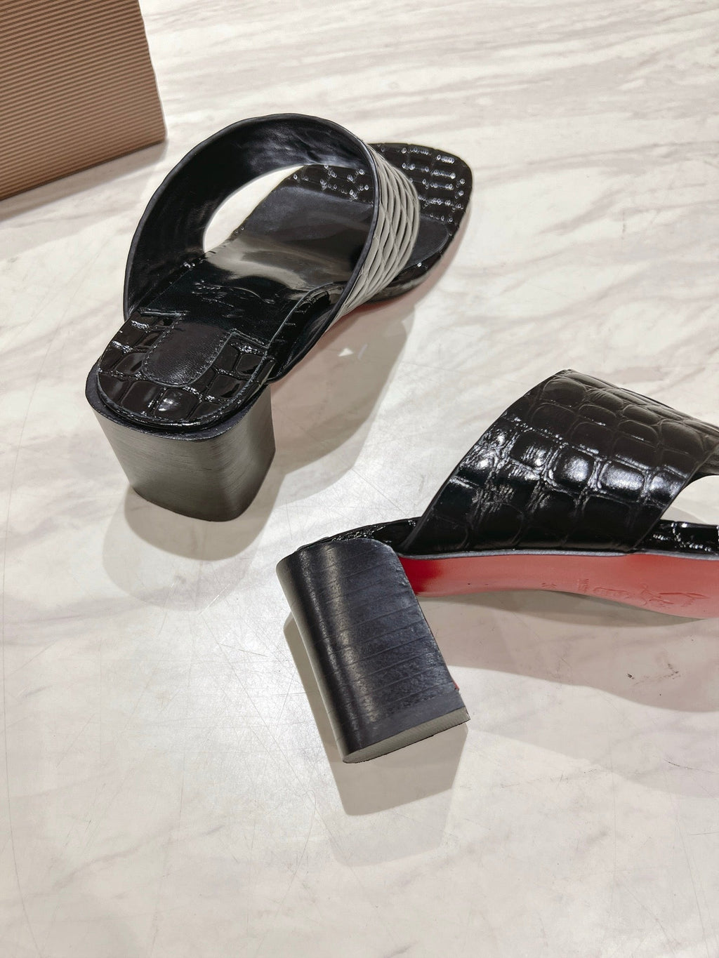 EMBOIDERED LOGO MULES IN BLACK EMBOSSED CALFSKIN