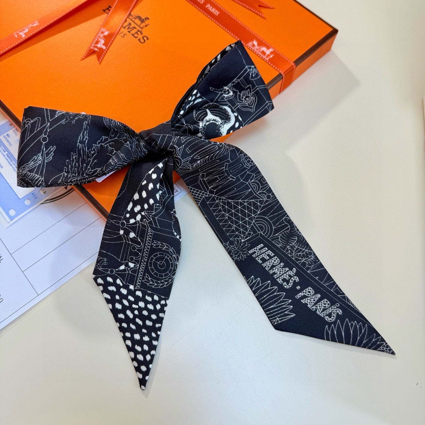 HERMES 25S NECKERCHIEF 86 IN SILK 989357