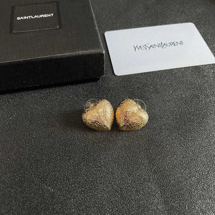 YSL 26S TEXTURED HEART STUD EARRINGS IN GOLD TONE METAL 622900