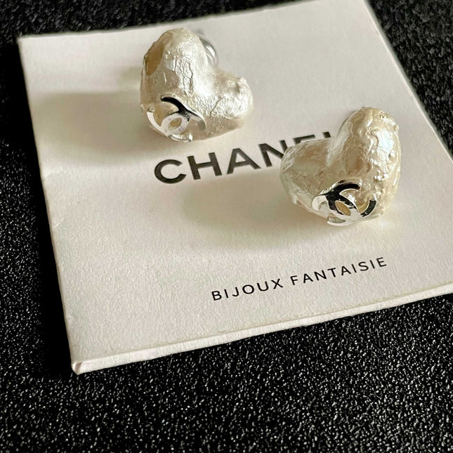 CHANEL 26S TEXTURED HEART CC LOGO STUD EARRINGS IN GOLD METAL 629191