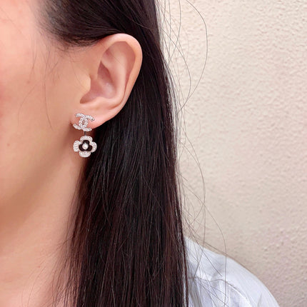 CHANEL 26S DOUBLE C LOGO CRYSTAL CLOVER PEARL STUD EARRINGS IN SILVER TONE 629160