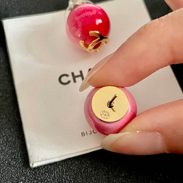 CHANEL 26S DOUBLE C LOGO RED PINK OMBRE ENAMEL ROUND STUD EARRINGS IN GOLD METAL 631036