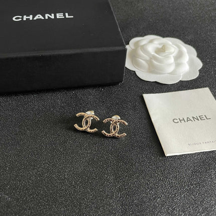 CHANEL 26S DOUBLE C LOGO CRYSTAL STUD EARRINGS IN GOLD METAL 631913