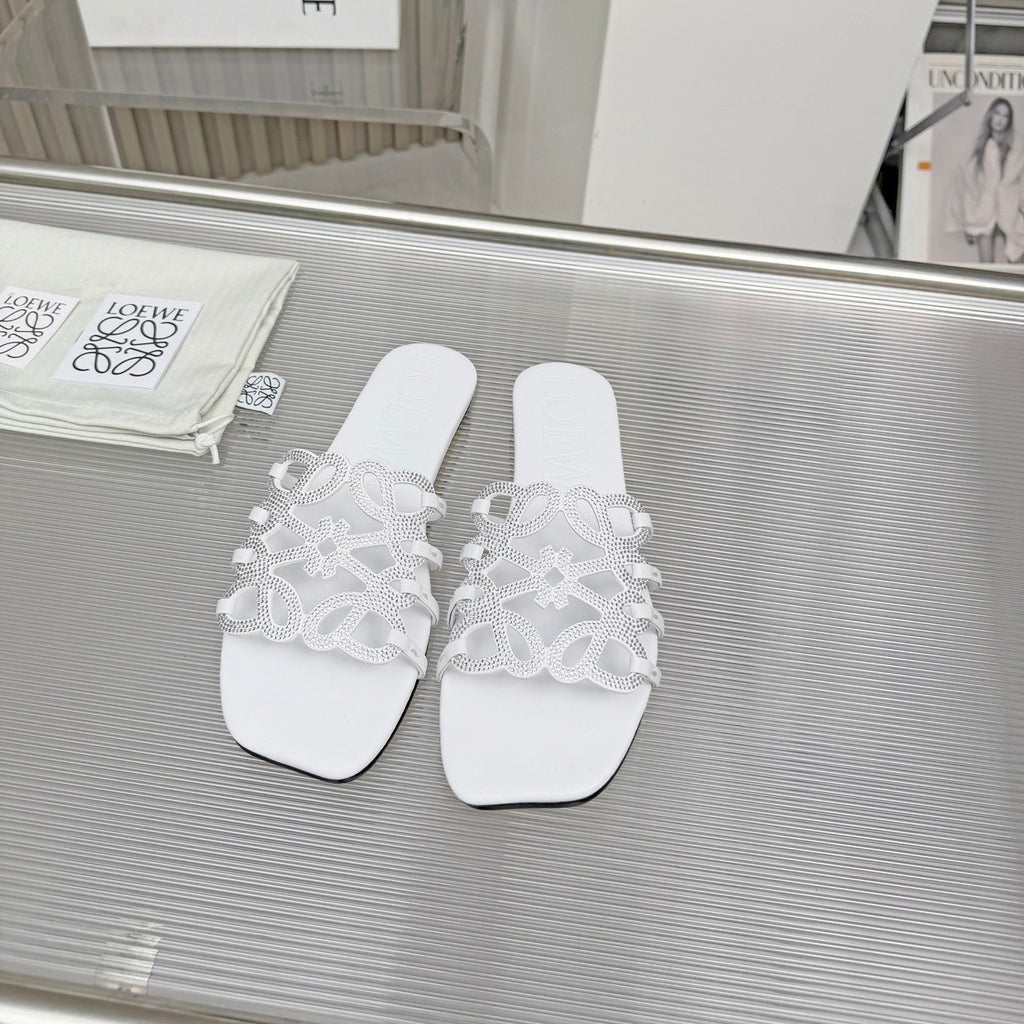 LOEWE 26S FLAT SANDALS IN WHITE CALFSKIN WITH CRYSTALS