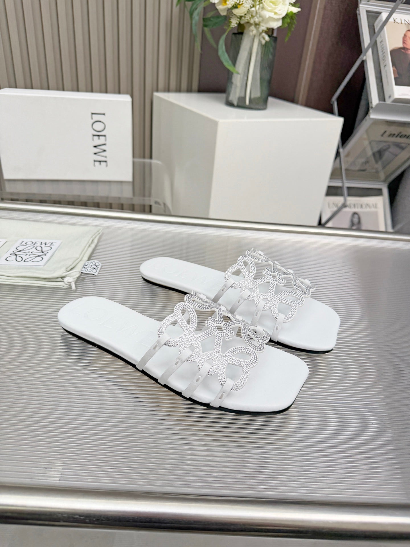LOEWE 26S FLAT SANDALS IN WHITE CALFSKIN WITH CRYSTALS
