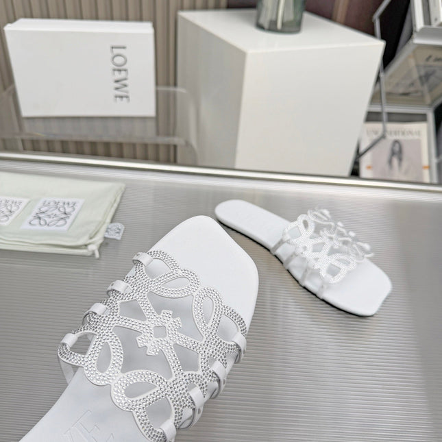 LOEWE 26S FLAT SANDALS IN WHITE CALFSKIN WITH CRYSTALS