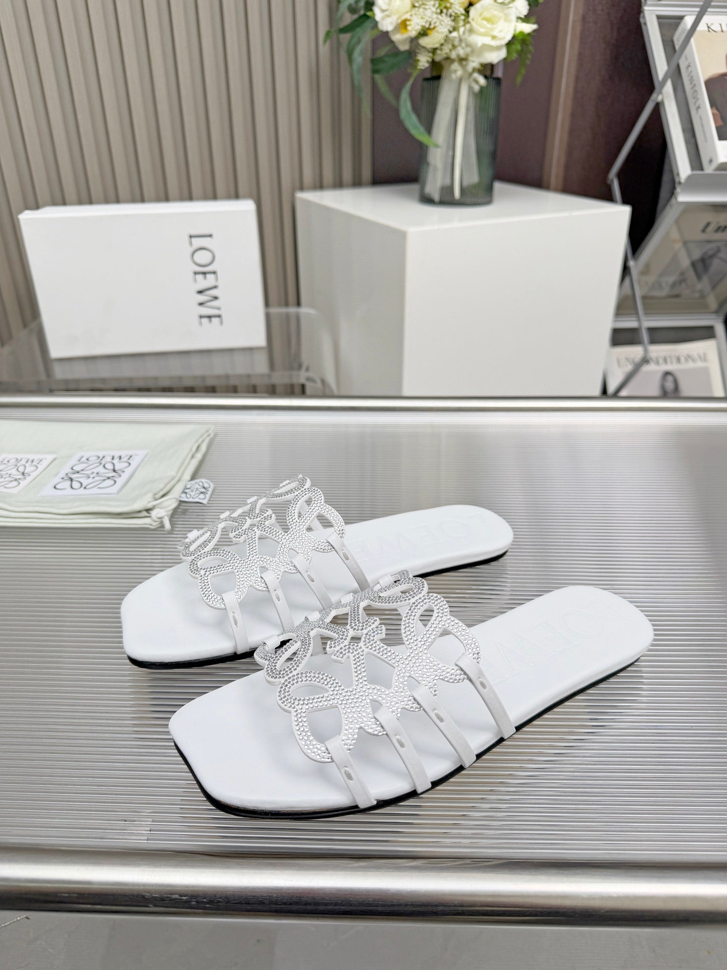 LOEWE 26S FLAT SANDALS IN WHITE CALFSKIN WITH CRYSTALS