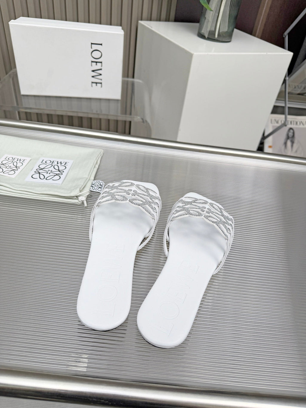 LOEWE 26S FLAT SANDALS IN WHITE CALFSKIN WITH CRYSTALS