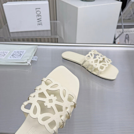 LOEWE 26S FLAT SANDALS IN CREAM WHITE CALFSKIN WITH CRYSTALS