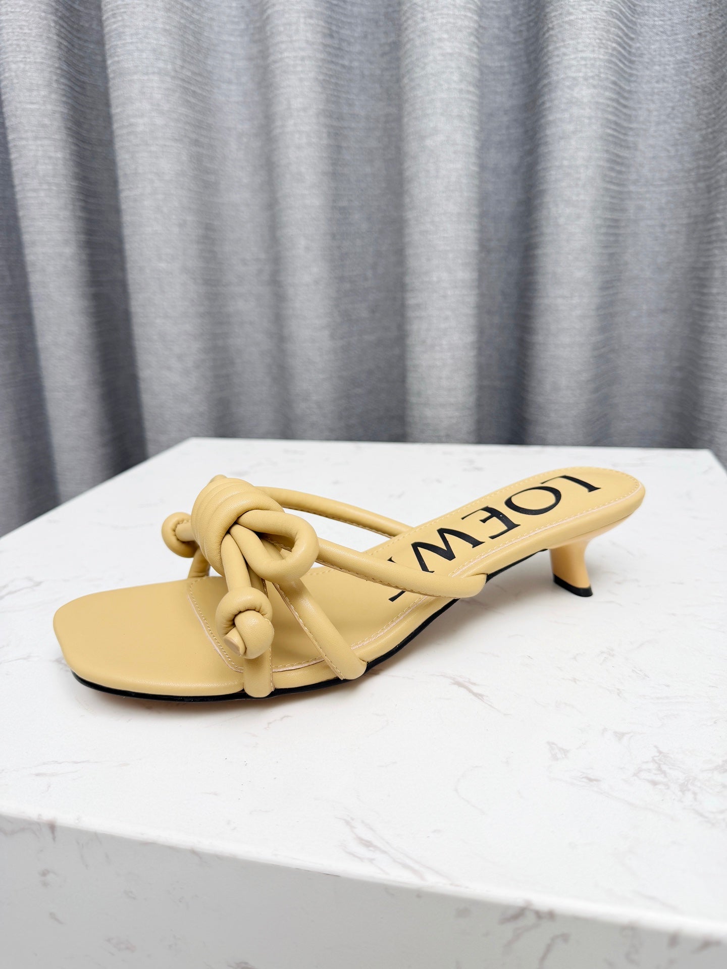 LOEWE 26S KITTEN HEEL KNOT SANDALS 45MM IN WARM BEIGE CALFSKIN