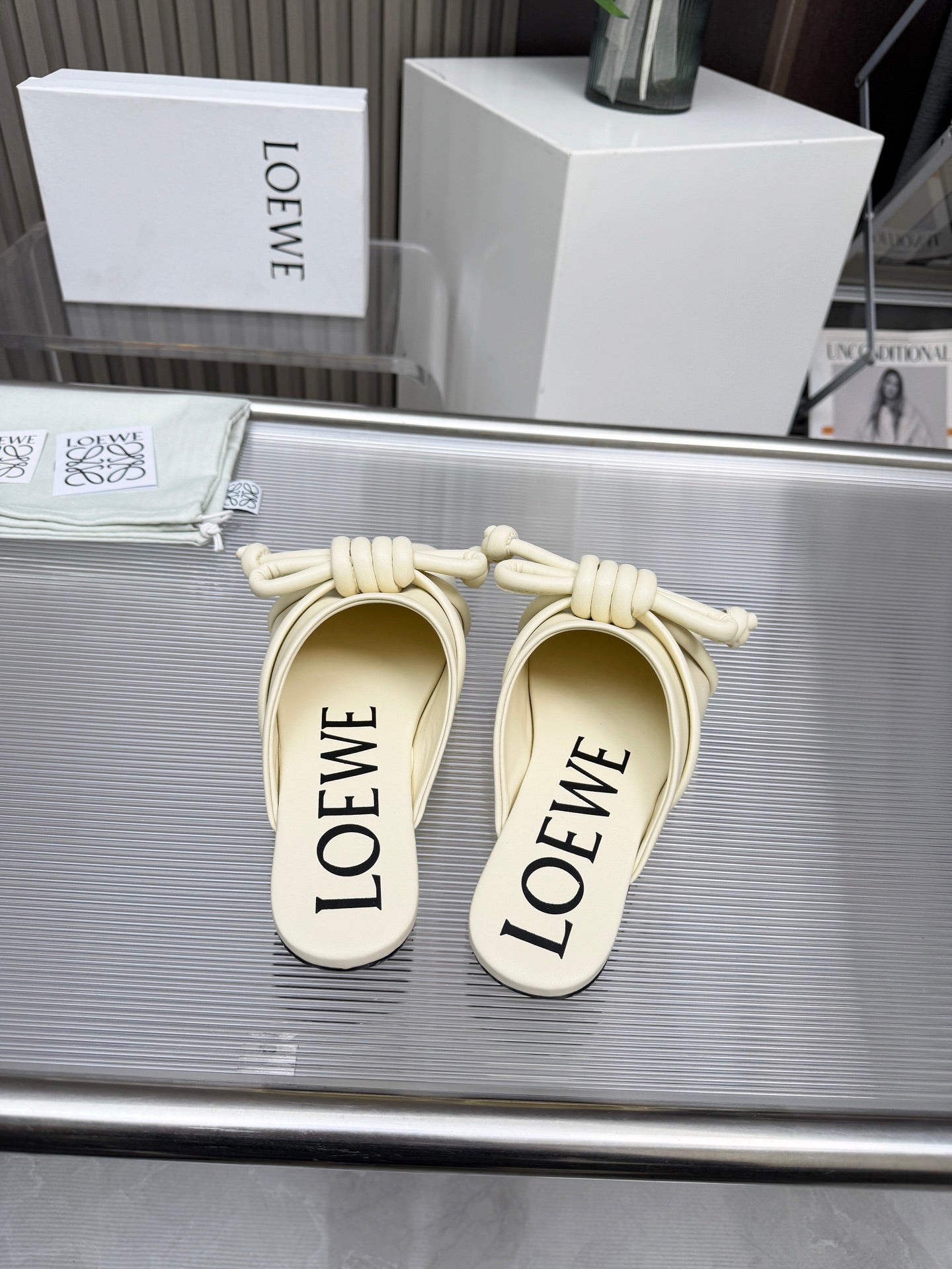 LOEWE 26S MULE LOAFERS IN IVORY WHITE CALFSKIN KNOT DETAIL