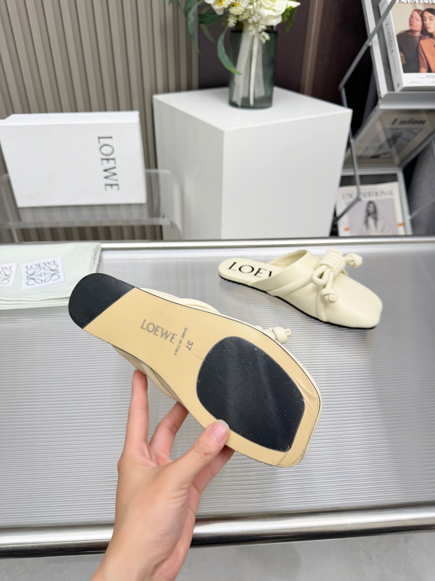LOEWE 26S MULE LOAFERS IN IVORY WHITE CALFSKIN KNOT DETAIL