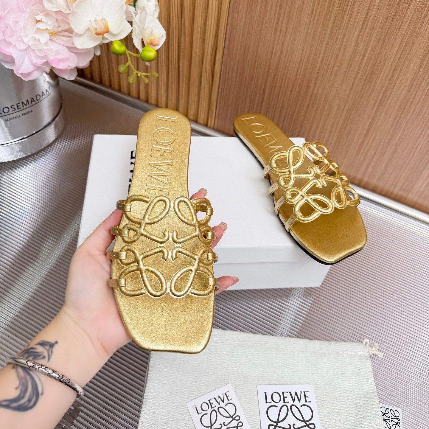 LOEWE 26S PETAL ANAGRAM SLIDE IN GOLD SOFT CALFSKIN