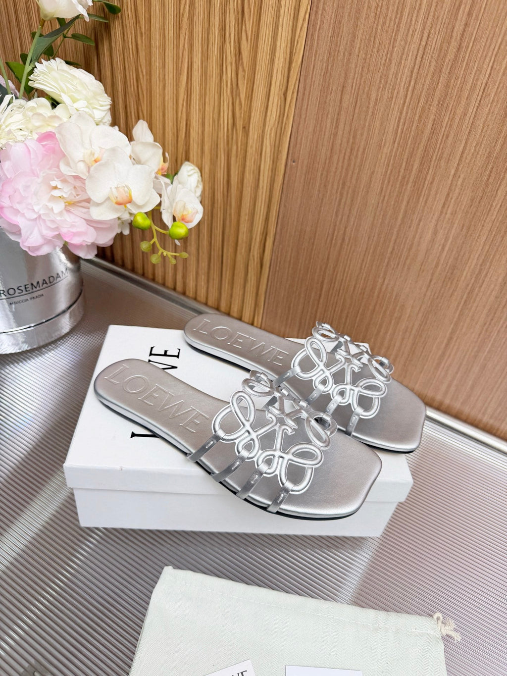 LOEWE 26S PETAL ANAGRAM SLIDE IN SILVER SOFT CALFSKIN
