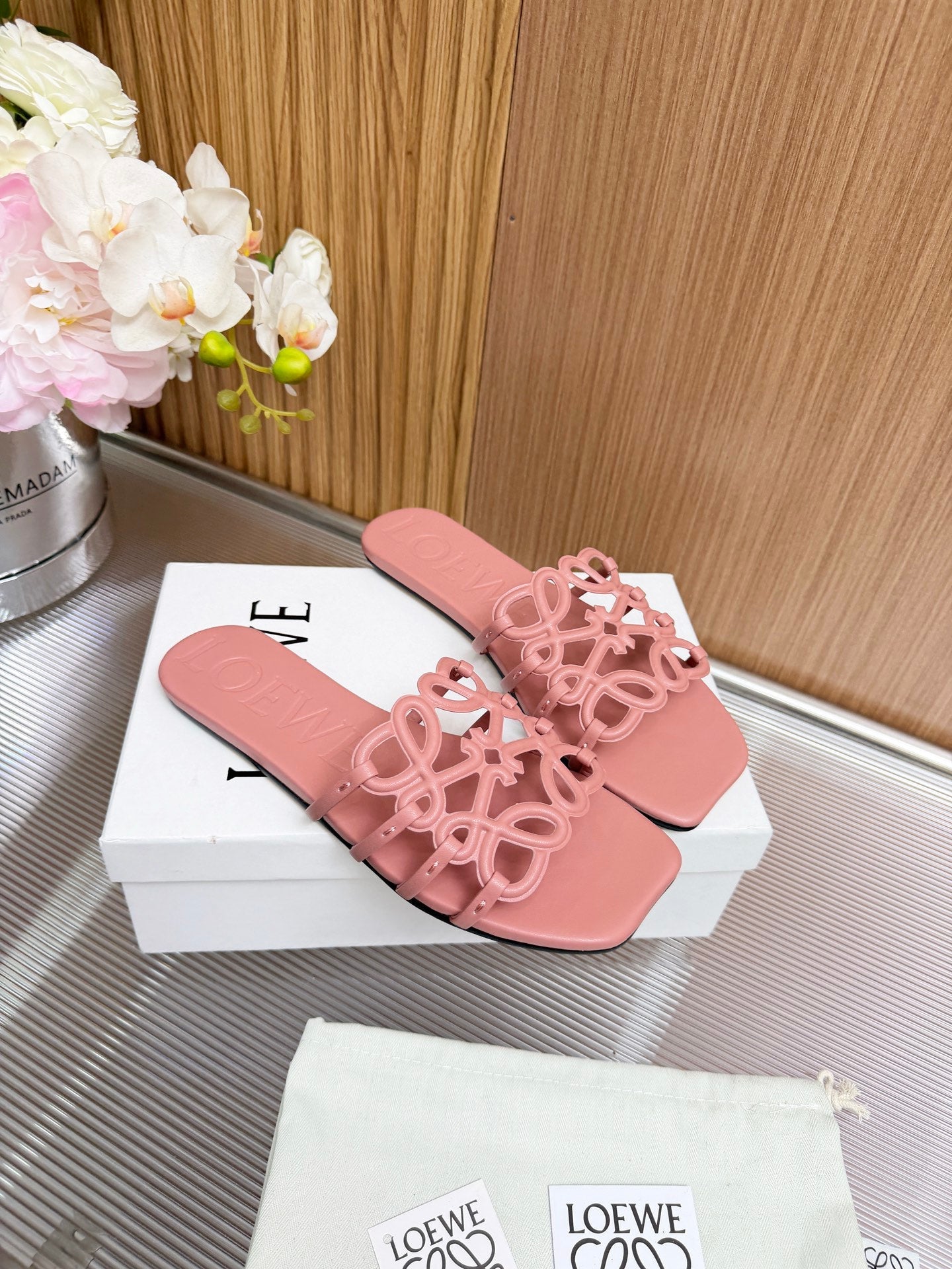 LOEWE 26S PETAL ANAGRAM SLIDE IN PINK SOFT CALFSKIN