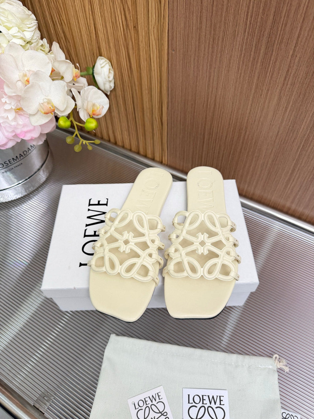 LOEWE 26S PETAL ANAGRAM SLIDE IN CREAM WHITE SOFT CALFSKIN