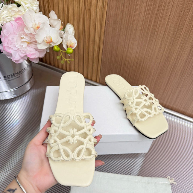 LOEWE 26S PETAL ANAGRAM SLIDE IN CREAM WHITE SOFT CALFSKIN