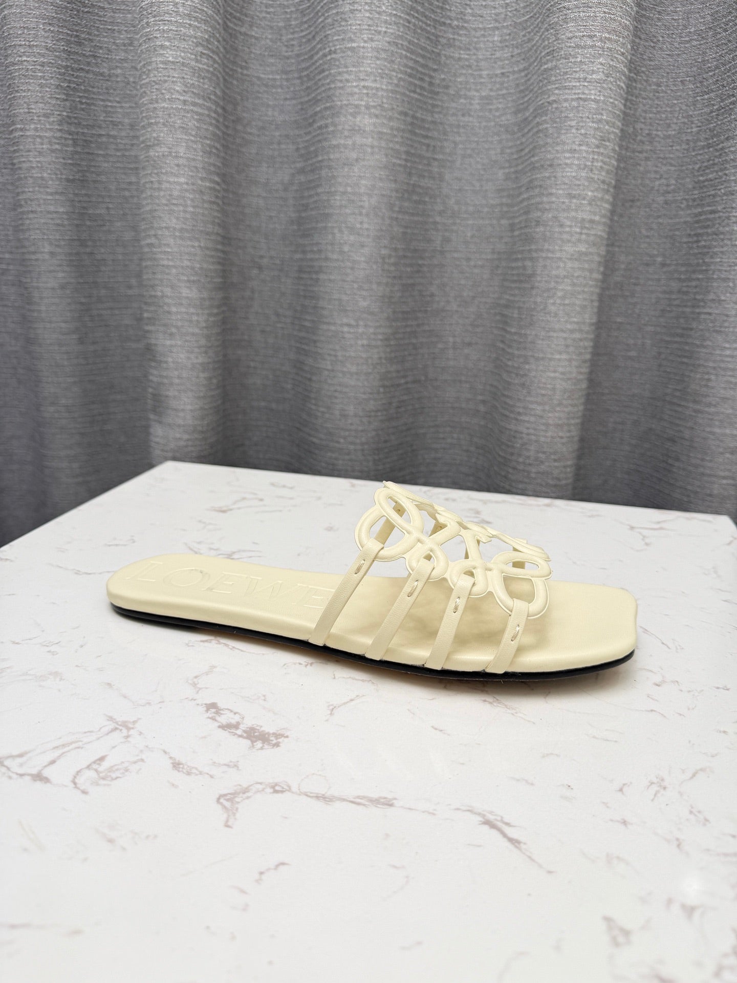 LOEWE 26S PETAL ANAGRAM SLIDE IN CREAM WHITE SOFT CALFSKIN