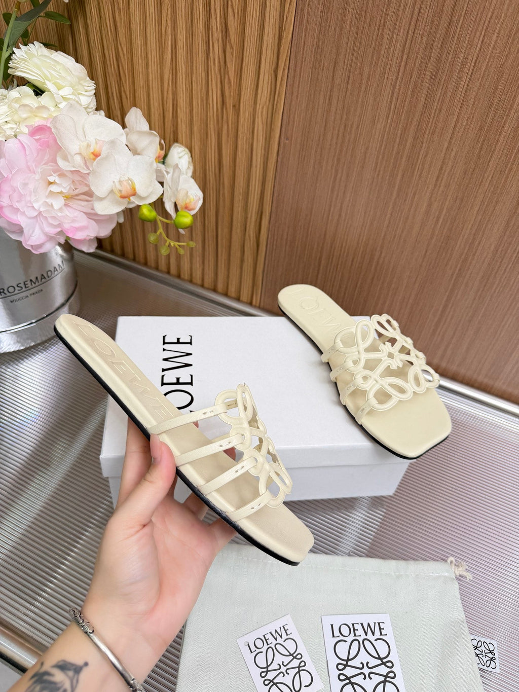 LOEWE 26S PETAL ANAGRAM SLIDE IN CREAM WHITE SOFT CALFSKIN