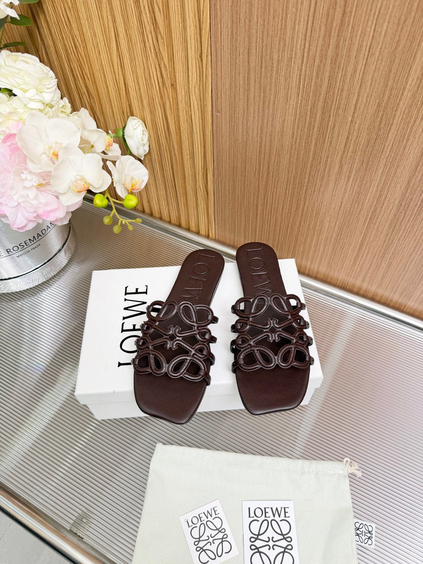 LOEWE 26S PETAL ANAGRAM SLIDE IN DARK BROWN SOFT CALFSKIN