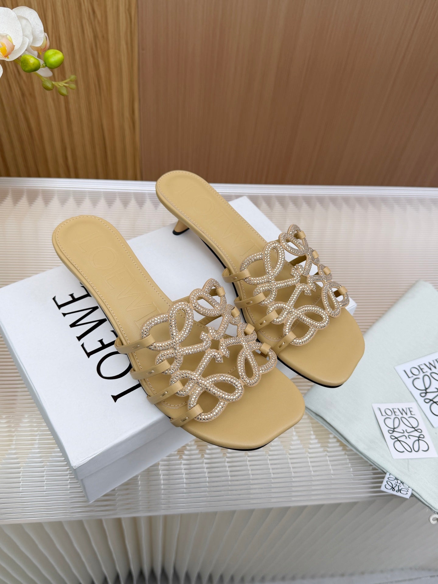 LOEWE 26S PETAL ANAGRAM SLIDE 45MM IN BEIGE SOFT CALFSKIN WITH CRYSTALS