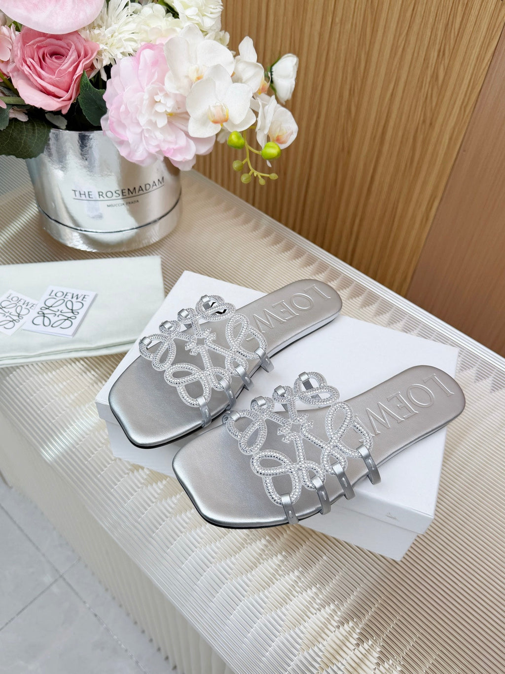 LOEWE 26S FLAT SANDALS IN SILVER CALFSKIN WITH CRYSTALS