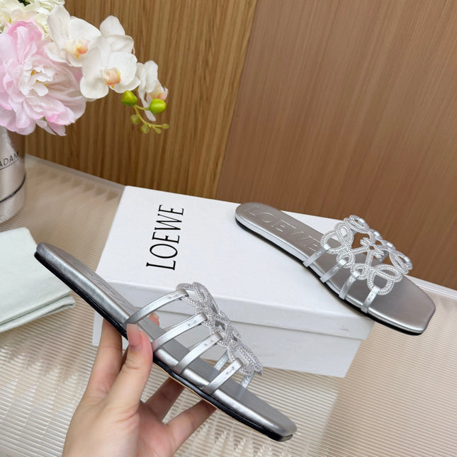 LOEWE 26S FLAT SANDALS IN SILVER CALFSKIN WITH CRYSTALS