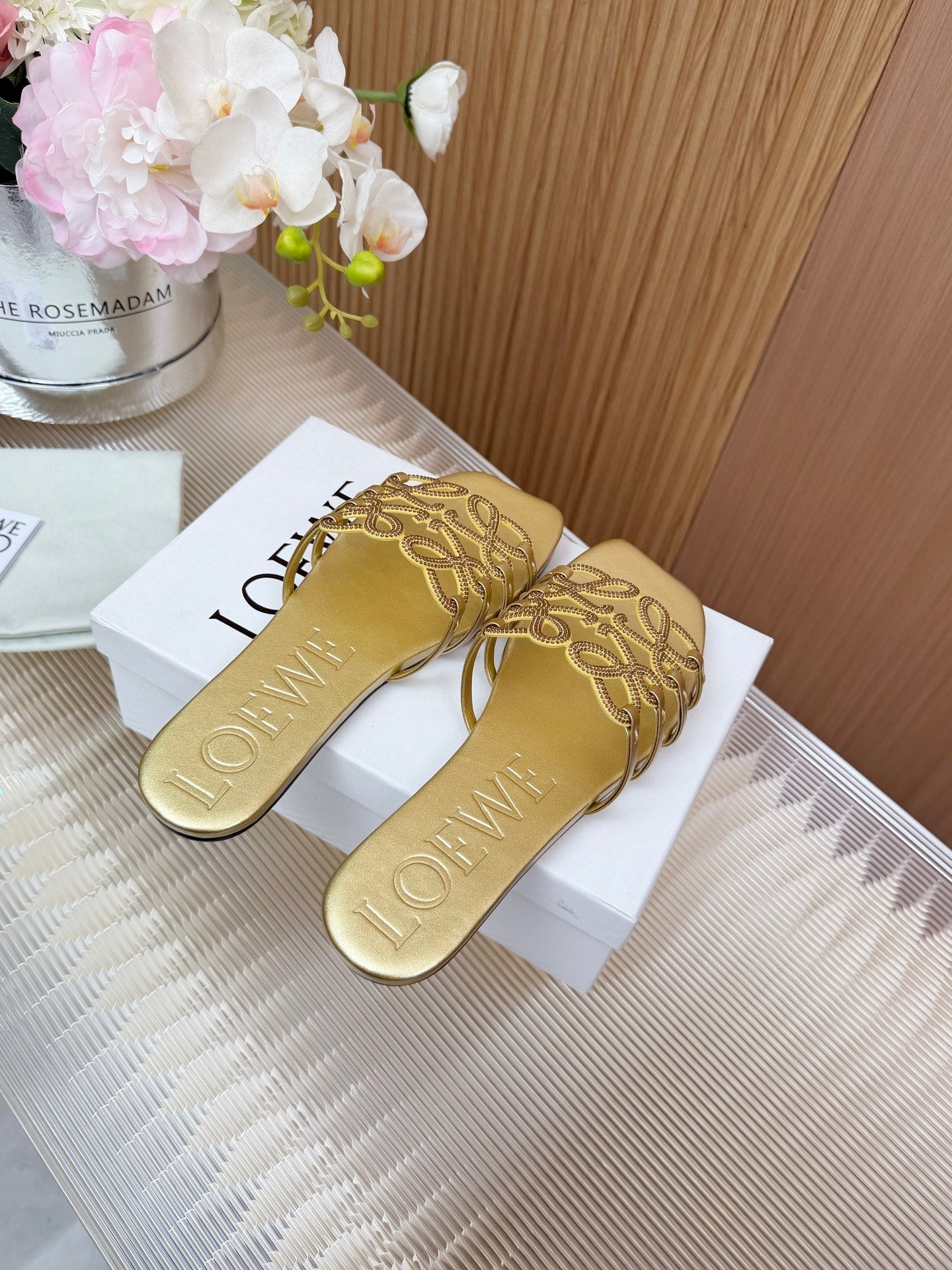 LOEWE 26S FLAT SANDALS IN GOLD CALFSKIN WITH CRYSTALS