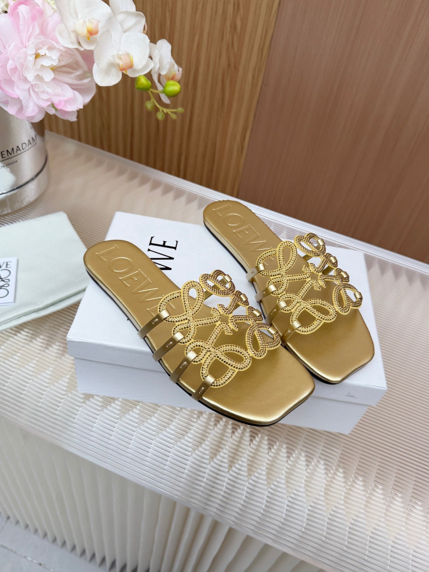 LOEWE 26S FLAT SANDALS IN GOLD CALFSKIN WITH CRYSTALS