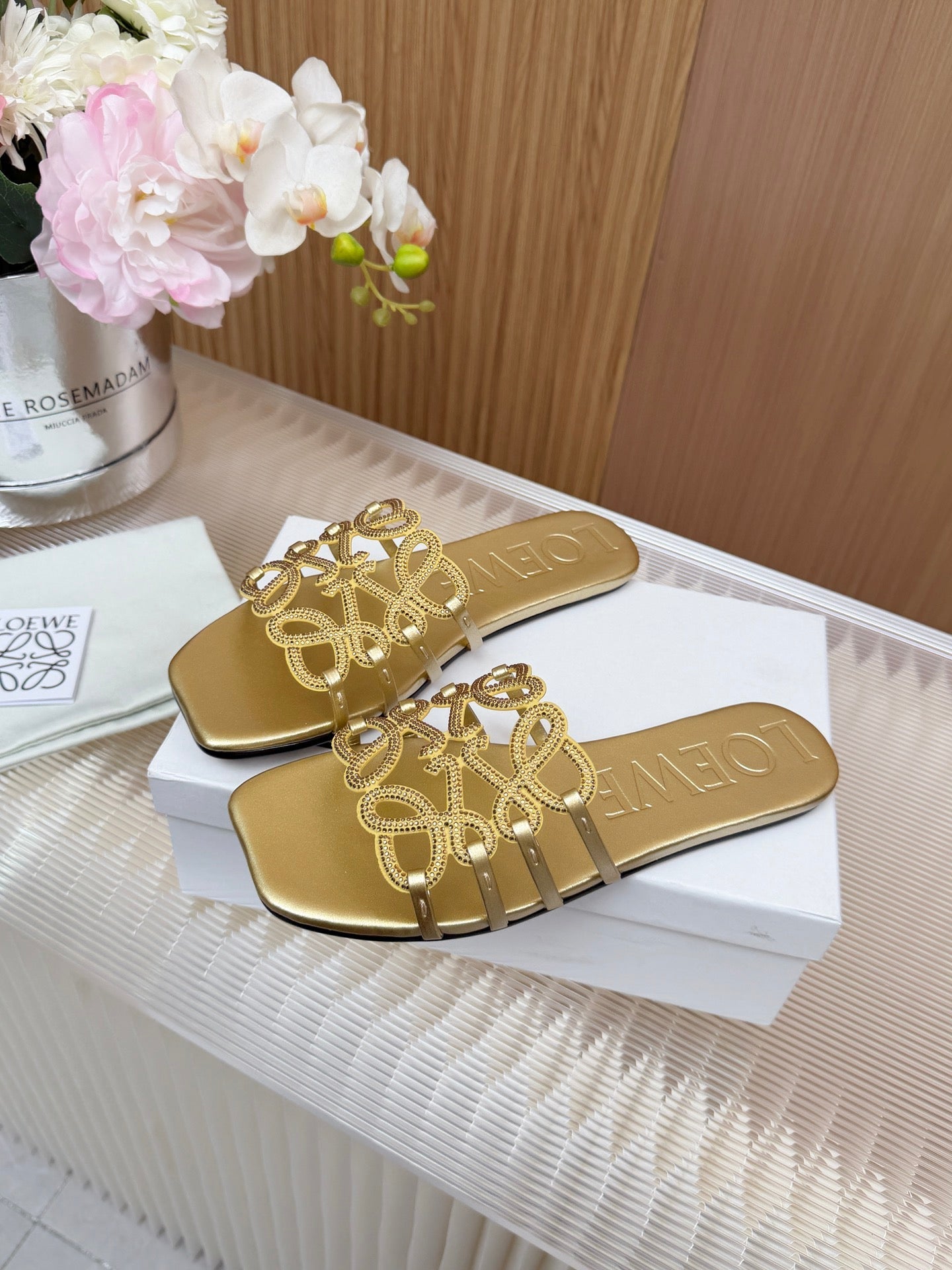 LOEWE 26S FLAT SANDALS IN GOLD CALFSKIN WITH CRYSTALS