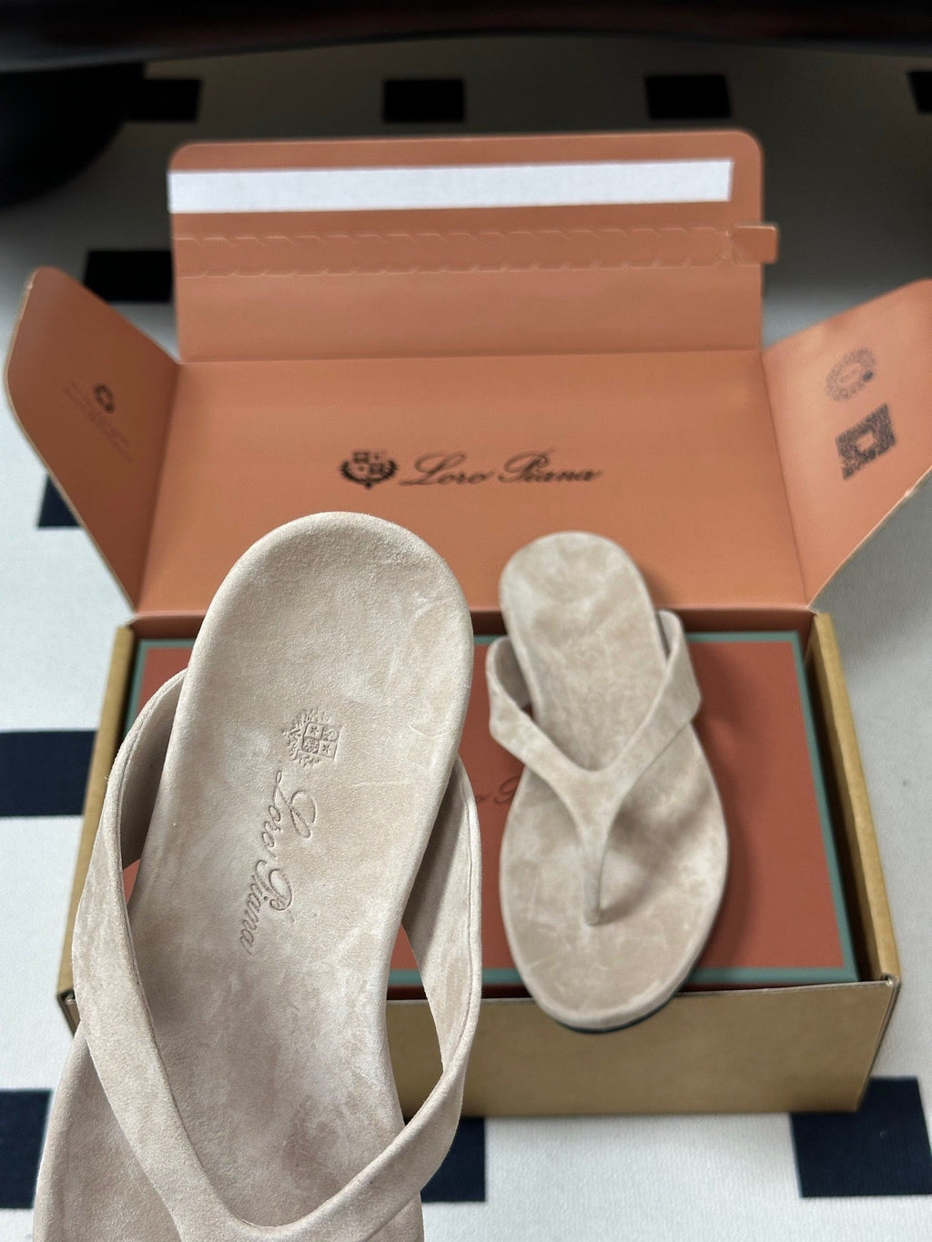 LP 26S THONG SANDALS IN BEIGE SUEDE