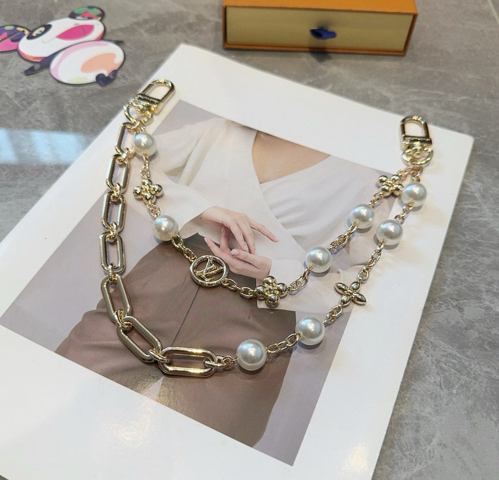 GOLD-TONE BAG CHAIN WITH PEARL DETAILS AND A LOGO CHARM