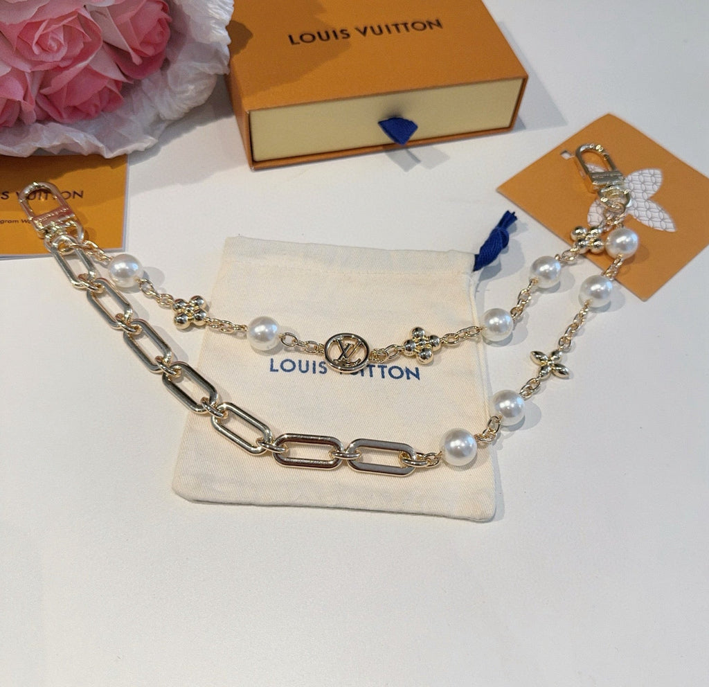 GOLD-TONE BAG CHAIN WITH PEARL DETAILS AND A LOGO CHARM