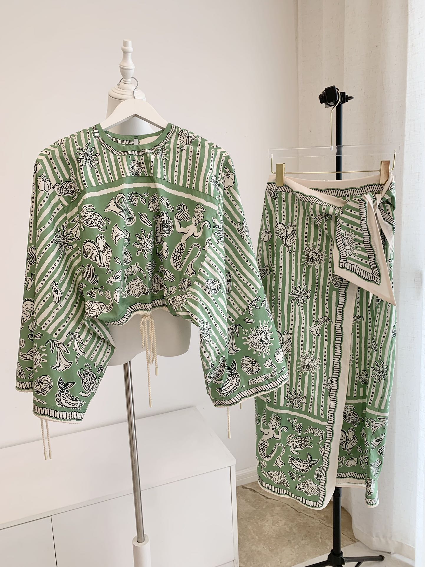 ALEMAIS PRINTED TOP IN GREEN MIX WHITE 267466