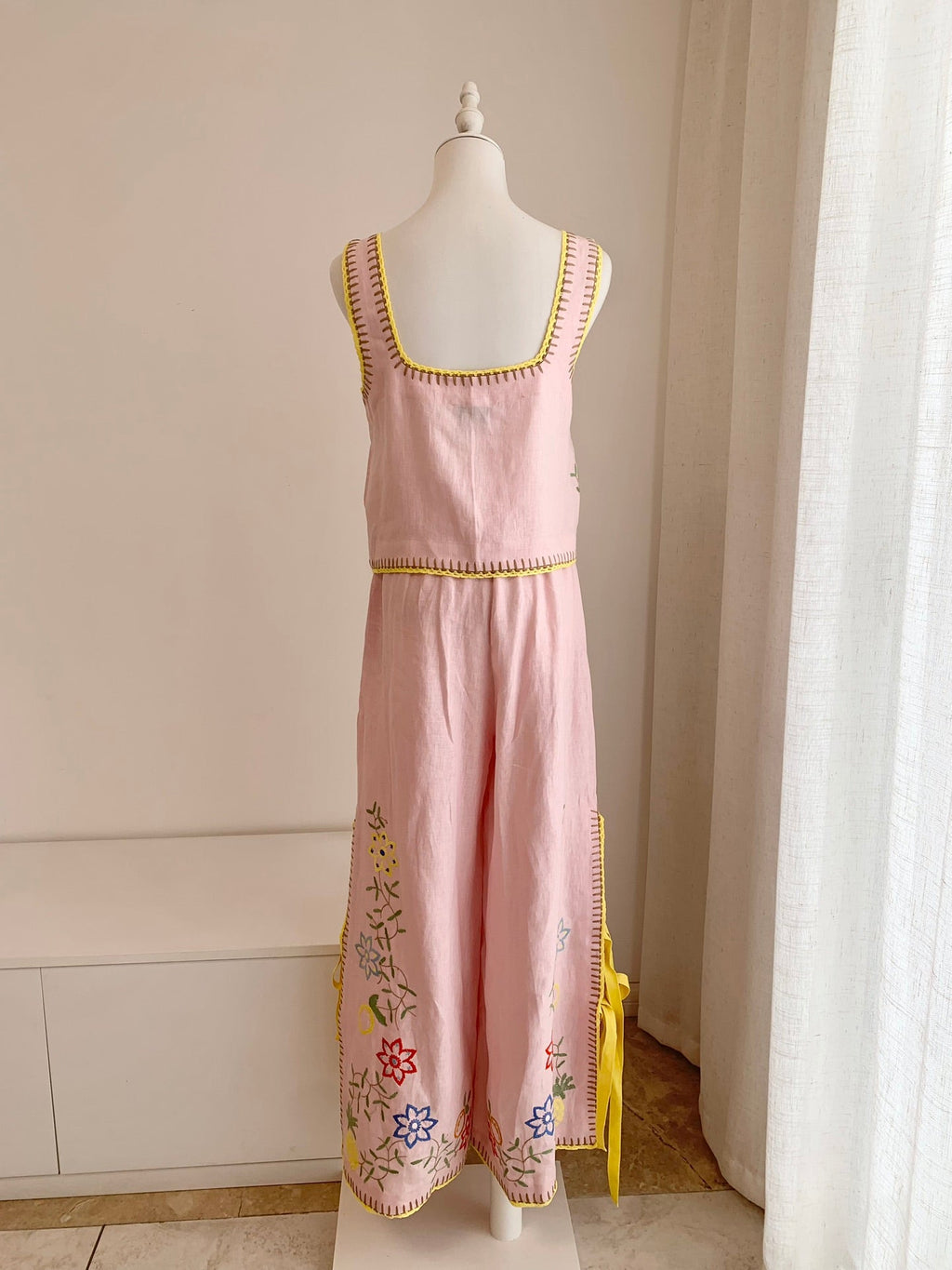 ALEMAIS FLORAL EMBROIDERED SET IN LIGHT PINK 267456