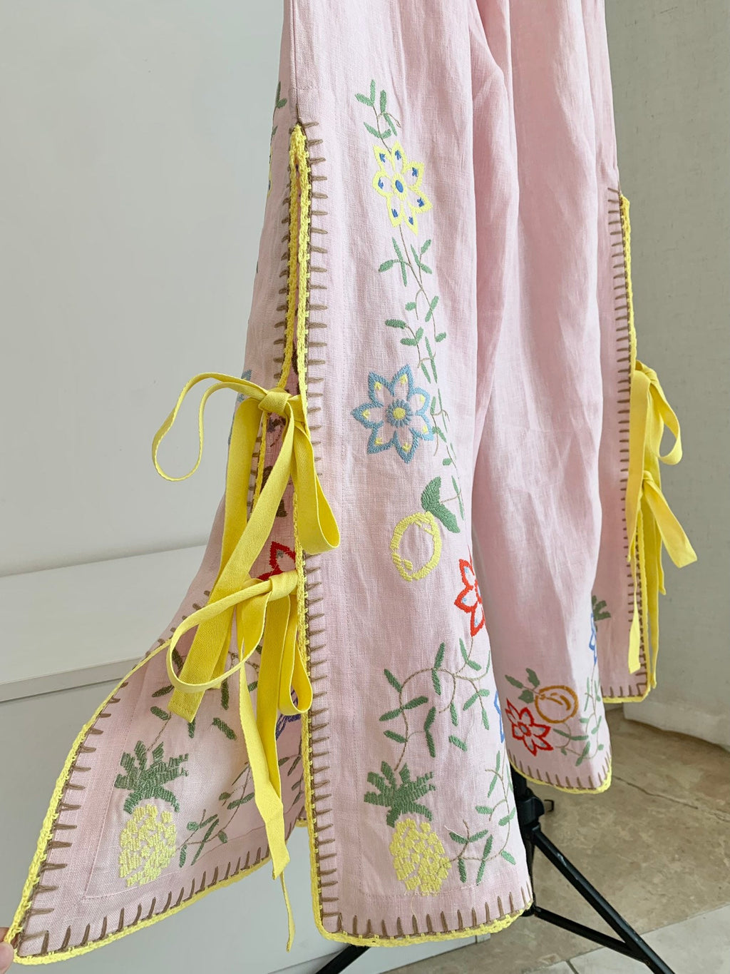 ALEMAIS FLORAL EMBROIDERED SET IN LIGHT PINK 267456