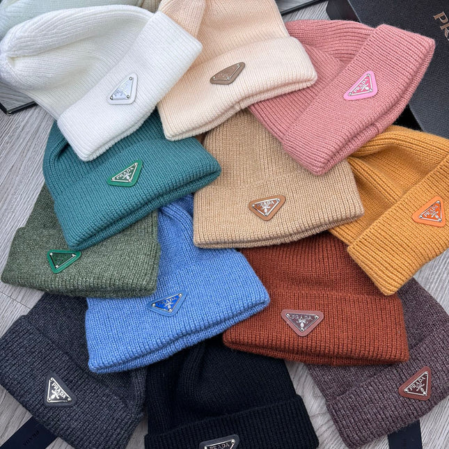 BEANIE HAT IN ARMY GREEN WOOL 332395